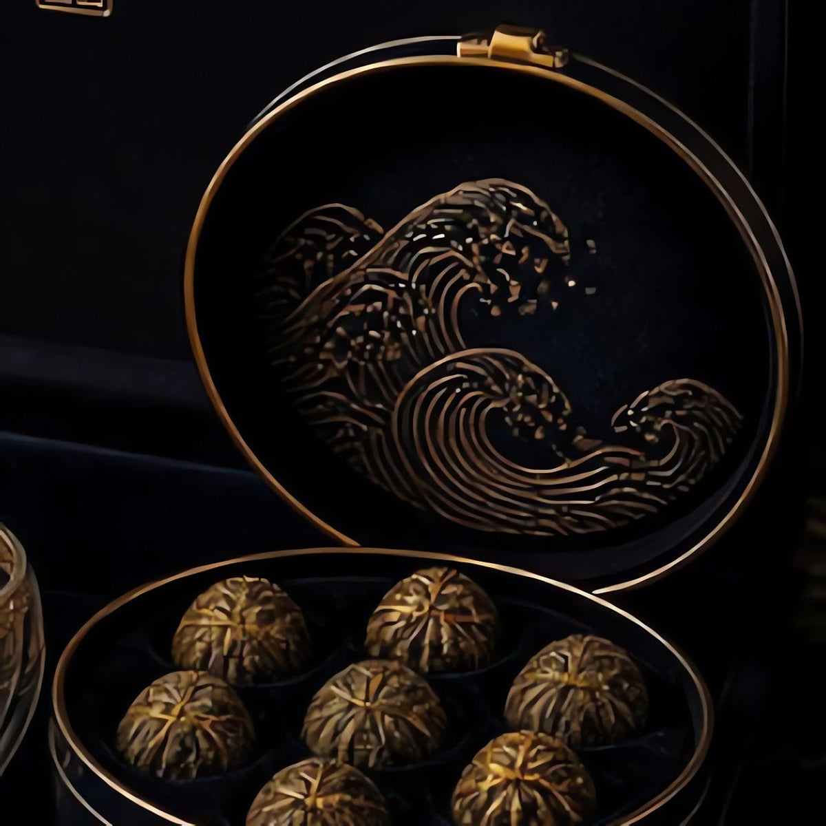 Gold tin with twelve tea blooms